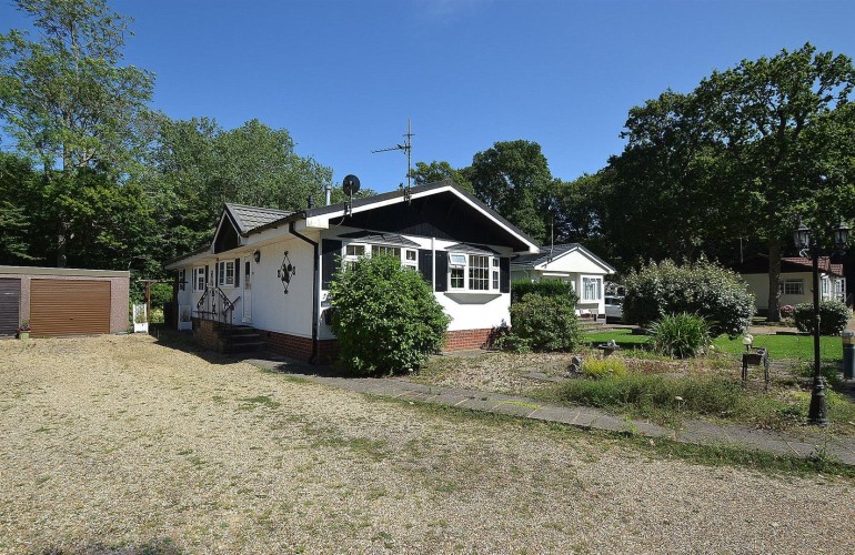 Deanland Wood Park, Golden Cross, Hailsham